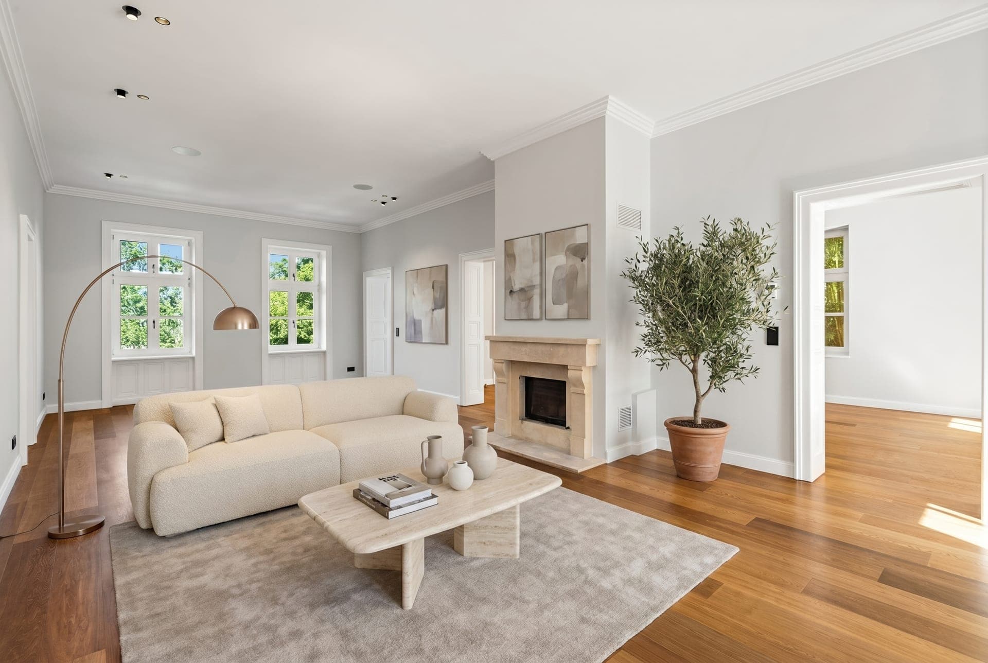Modern gestaltetes Wohnzimmer mit KI-Homestaging
